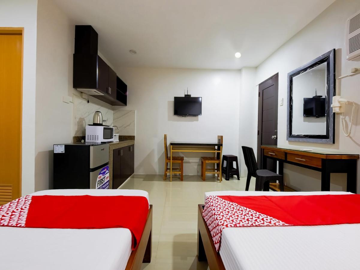 Oyo 848 Dona Aurora Condotel Quezon City Exterior foto