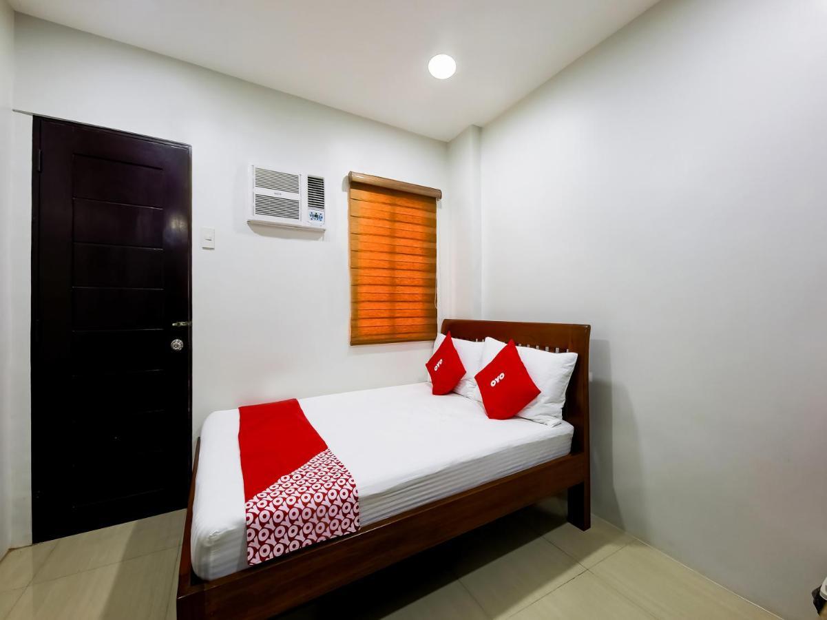 Oyo 848 Dona Aurora Condotel Quezon City Exterior foto