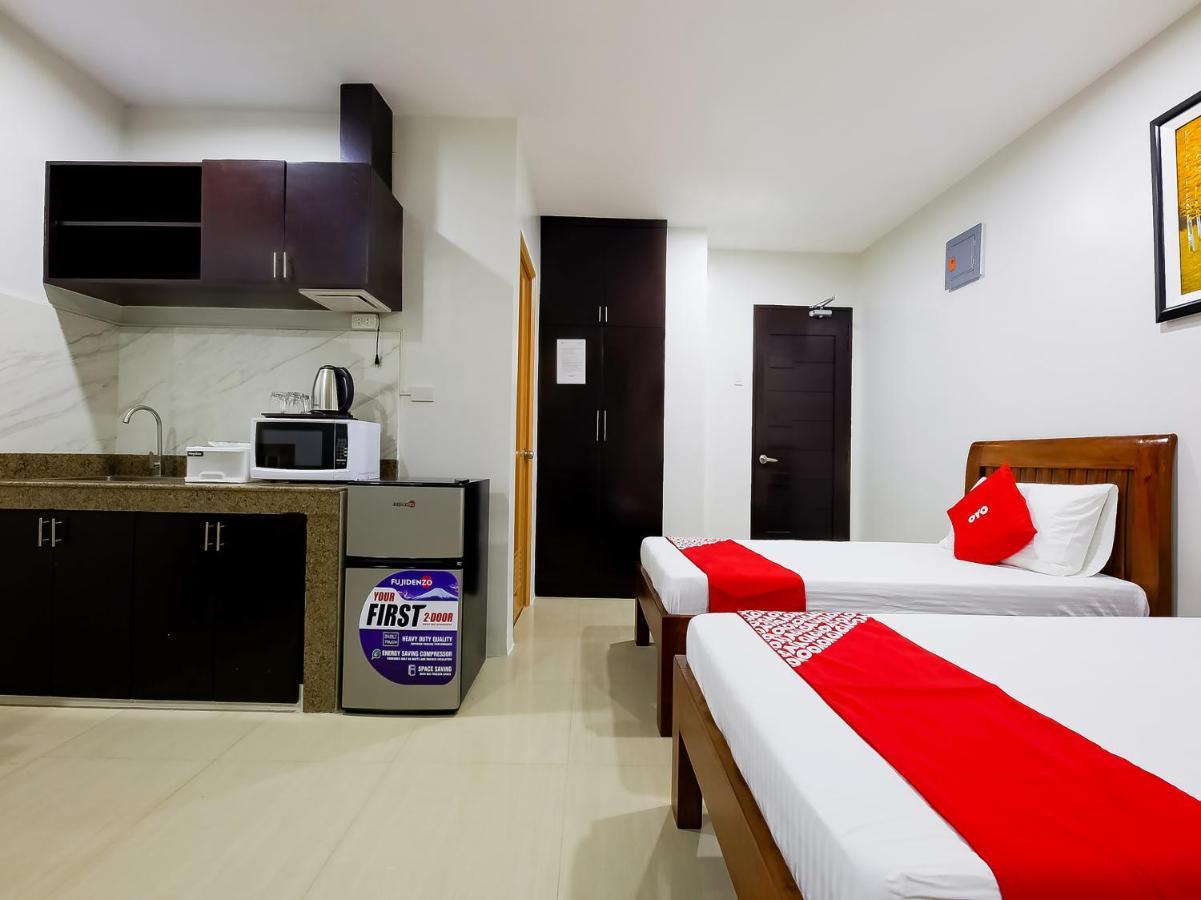 Oyo 848 Dona Aurora Condotel Quezon City Exterior foto