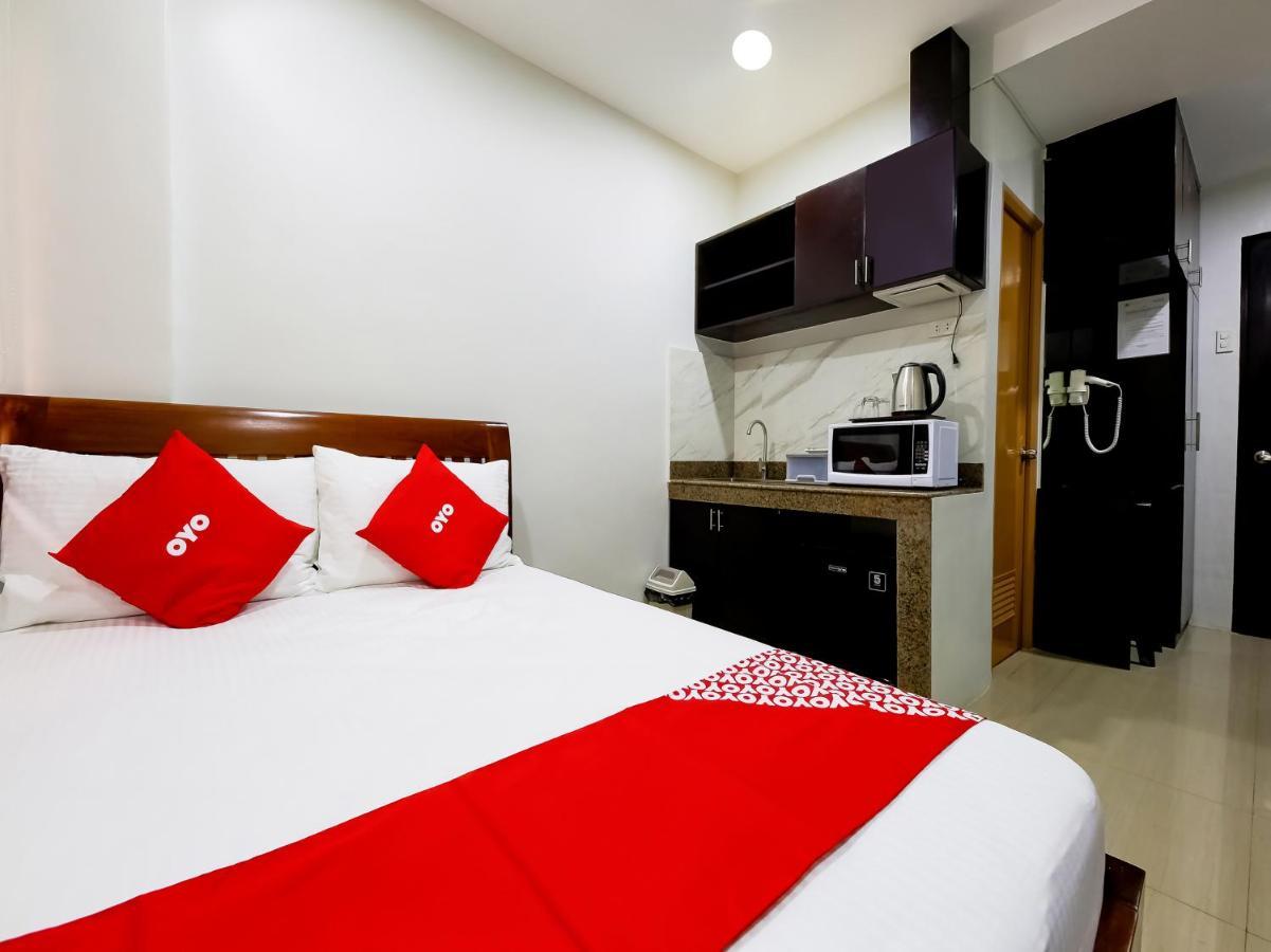 Oyo 848 Dona Aurora Condotel Quezon City Exterior foto